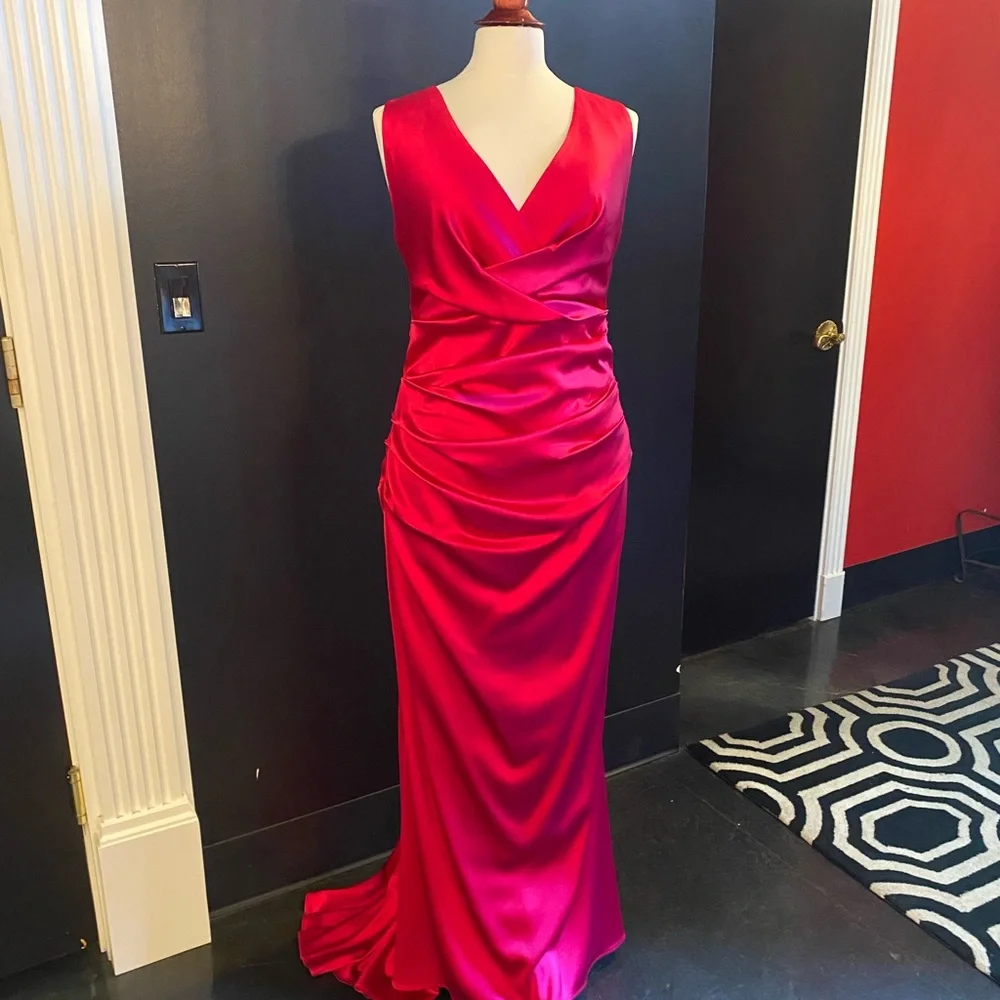 Talbot Runhof Barbie pink, fuchsia evening gown in duchesse satin.  SZ 14/44. - Picture 9 of 13